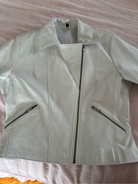 Women’s White Genuine Leather Zip Moto Jacket NWOT